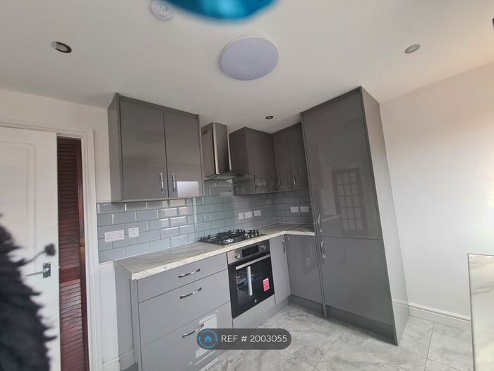 3 Bedroom Semi-Detached House To Rent In Slade Green Road, Erith, DA8