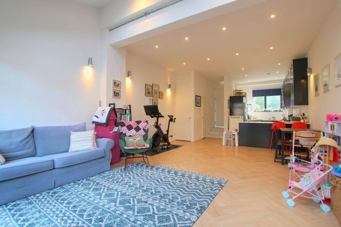 3 Bedroom Terraced House To Rent In Maltings Place, London, SW6