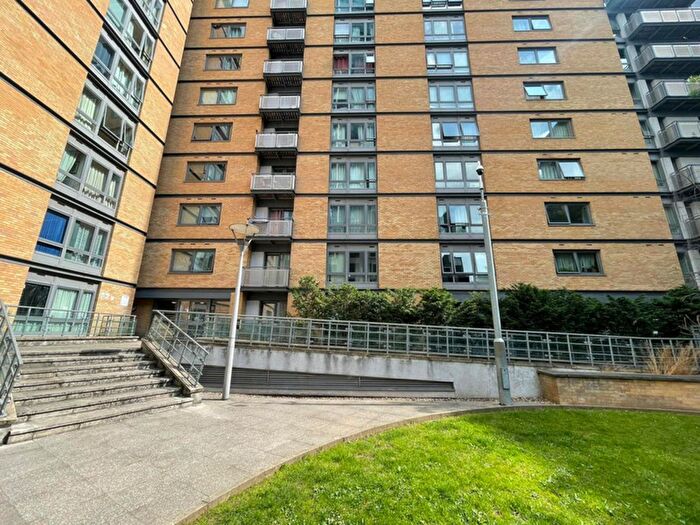 1 Bedroom Flat To Rent In Trentham Court, Acton, London, W3