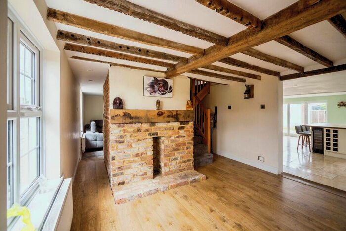 4 Bedroom Detached House For Sale In Plough Wents Road, Chart Sutton, Maidstone, ME17
