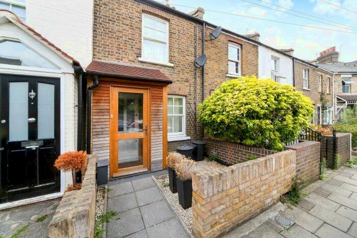 2 Bedroom Property To Rent In Brook Road, St Margarets, TW1