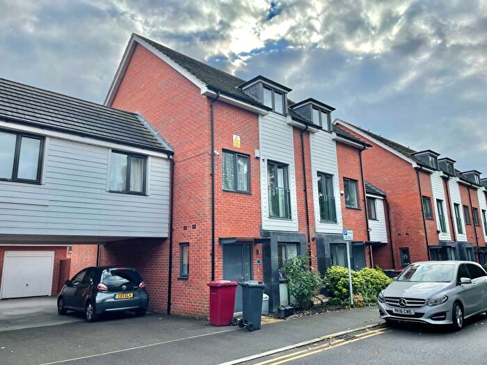 5 Bedroom Link Detached House To Rent In Robert Parker Road, Reading, RG1