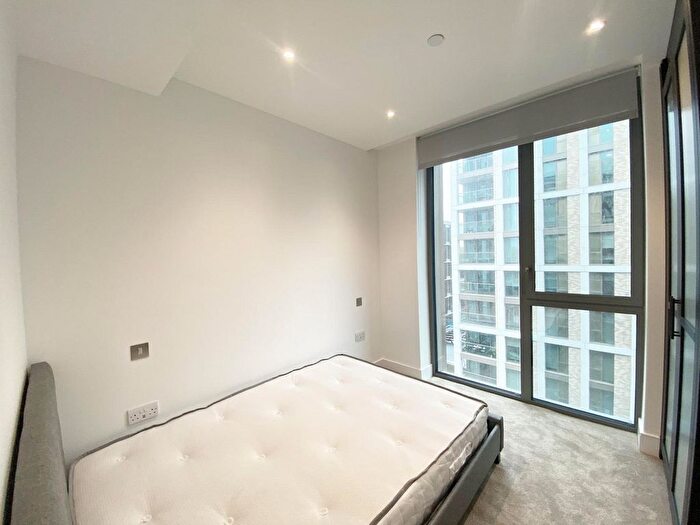 2 Bedroom Flat To Rent In Prince Of Wales Drive, London, SW11