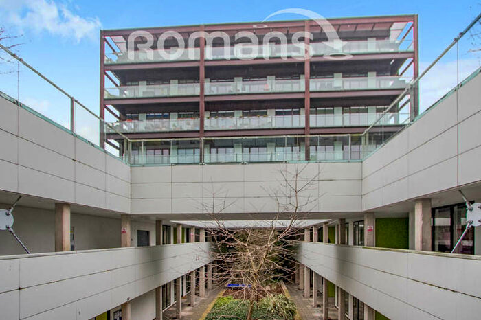 Flat To Rent In Lake Shore, BS13