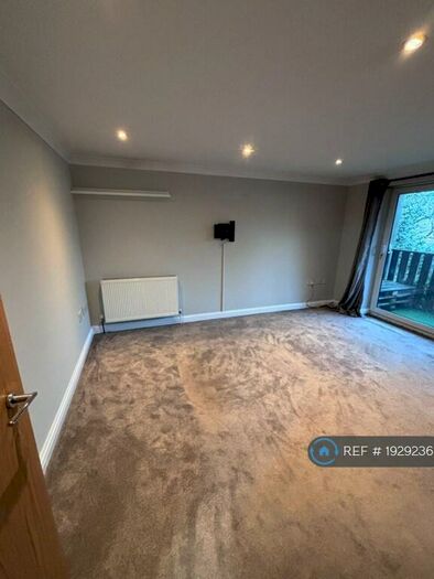 2 Bedroom Flat To Rent In Hill Lane, Southampton, SO15