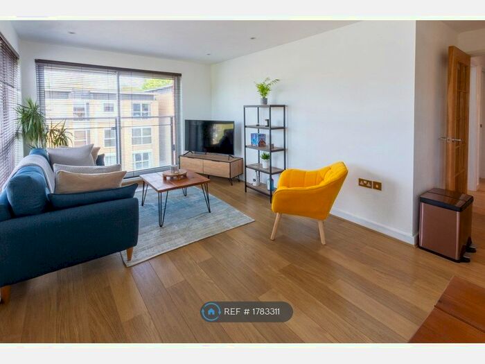 2 Bedroom Flat To Rent In Mercia Court, London, SE22