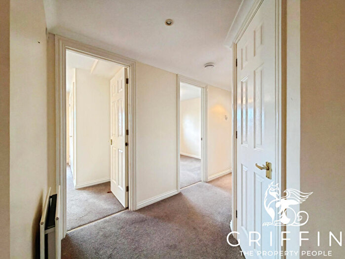 2 Bedroom Flat To Rent In Burns Close, Billericay, CM11
