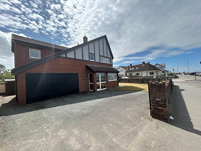 3 Bedroom Detached House For Sale In Gloddaeth Avenue, West Shore, Llandudno, LL30