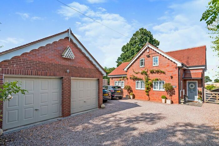 4 Bedroom Detached House For Sale In Nuneaton Road, Mancetter, Atherstone, Warwickshire, CV9