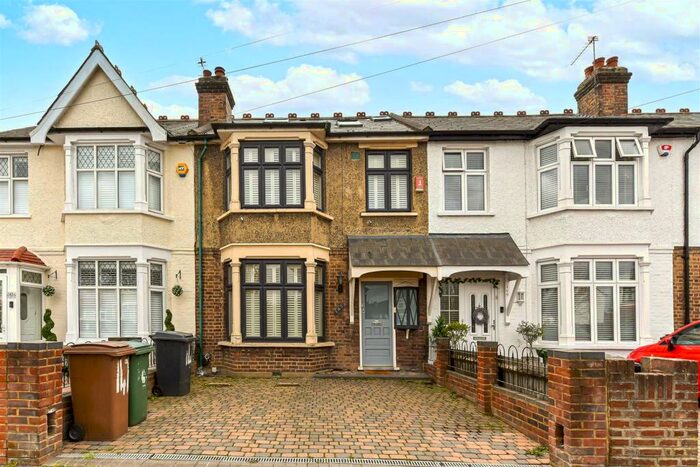 4 Bedroom Terraced House To Rent In Marmion Avenue, Chingford, E4