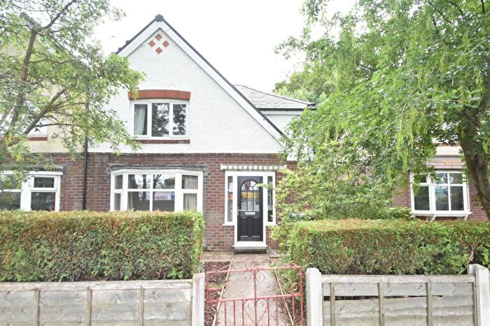 3 Bedroom Semi-Detached House To Rent In Bury Old Road, Prestwich, Manchester, M25