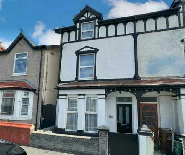 4 Bedroom Town House To Rent In Ronald Avenue, Llandudno Junction, LL31