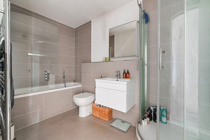 3 Bedroom Flat To Rent In Tyssen Street, London, E8