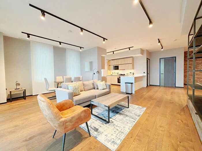 3 Bedroom Flat To Rent In Hewett Street London, EC2A