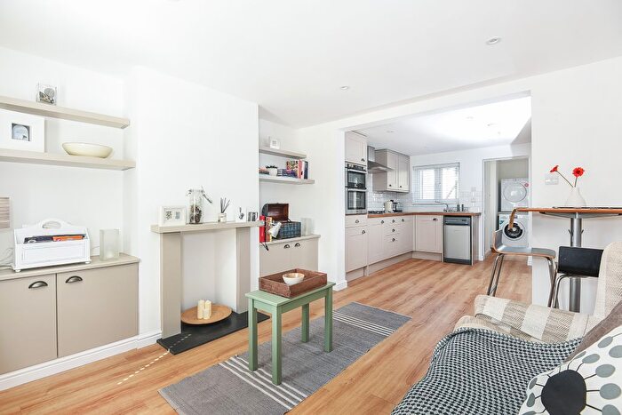 2 Bedroom End Of Terrace House To Rent In Godstow Road, Wolvercote, Oxford, OX2