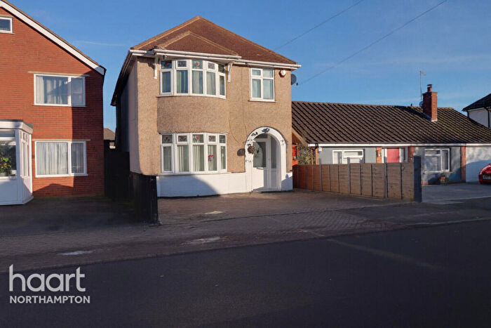 4 Bedroom Semi Detached House To Rent In Greening Road, Kettering, NN14