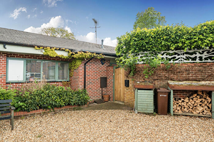 2 Bedroom Bungalow For Sale In North Drive, Littleton, Winchester, SO22