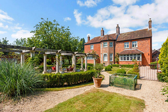 5 Bedroom Detached House For Sale In Bath Road, Newbury, RG14