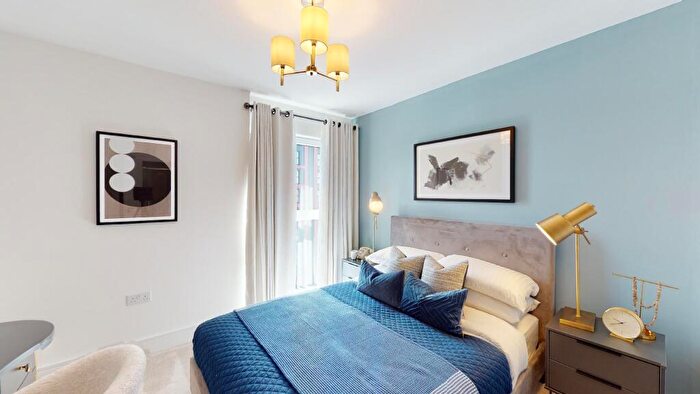 2 Bedroom Apartment For Sale In Granada House, Meridian Way, Southampton, SO14