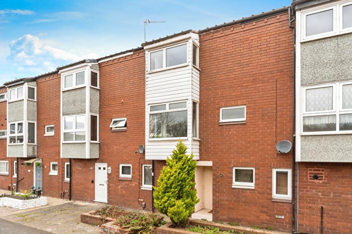 2 Bedroom Maisonette For Sale In Heather Close, Birchwood, Warrington, Cheshire, WA3