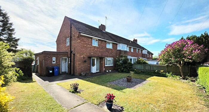 3 Bedroom End Of Terrace House For Sale In Beaumont Crescent, Brackley, NN13