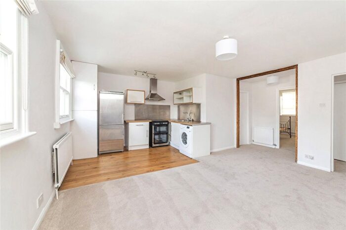 1 Bedroom Terraced House To Rent In Camden Street, Camden, NW1