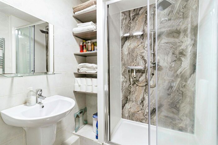2 Bedroom Flat For Sale In Hele Road, Torquay, TQ2