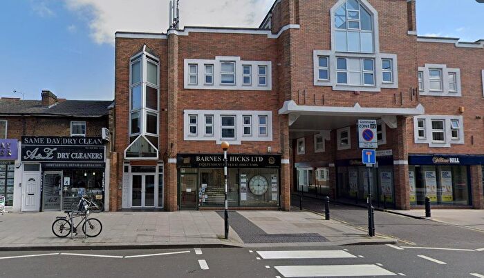 2 Bedroom Flat To Rent In Askew Road, London, W12