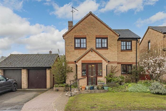 4 Bedroom Detached House For Sale In Malvern Close, Kettering, NN16