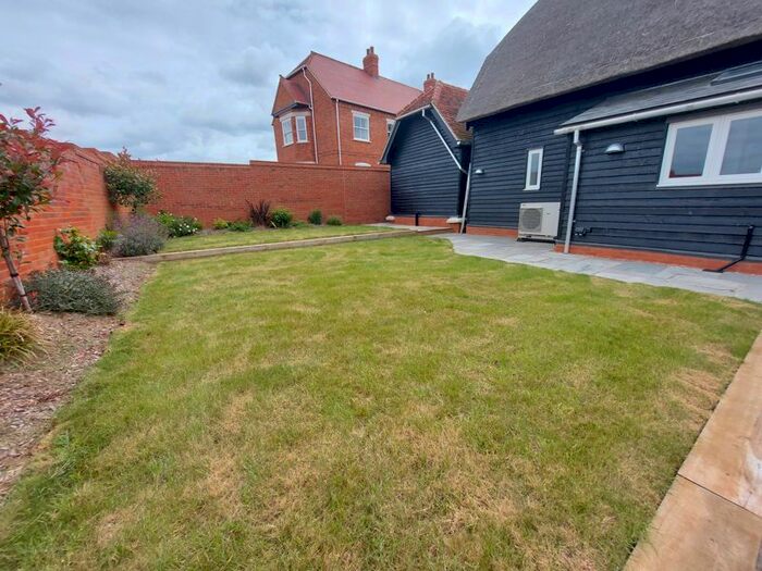 3 Bedroom Detached House To Rent In The Grain Store, Lane Farm, Tebworth, LU7