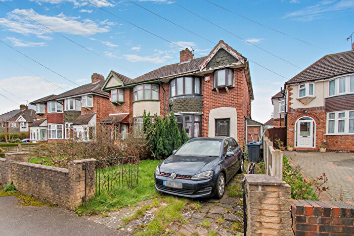 3 Bedroom Semi Detached House For Sale In Wilnecote Grove, Birmingham, B42