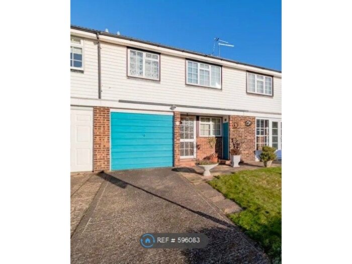 3 Bedroom Terraced House To Rent In Robin Way, Staines-Upon-Thames, TW18