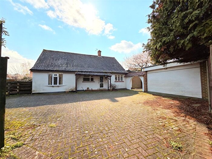 2 Bedroom Bungalow For Sale In Avon Road West, Christchurch, Dorset, BH23