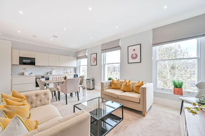 3 Bedroom Flat To Rent In Hammersmith Grove, Hammersmith, London, W6