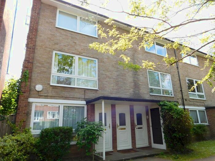 2 Bedroom Flat To Rent In Maple Road, Surbiton, KT6