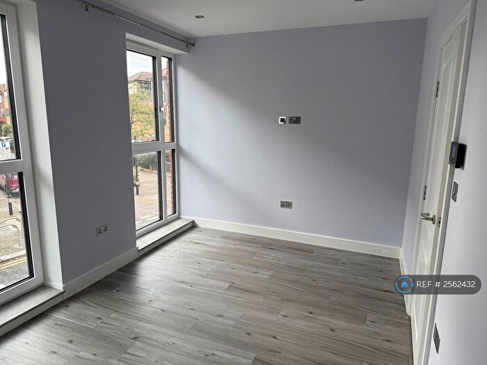 2 Bedroom Maisonette To Rent In High Road, London, E11