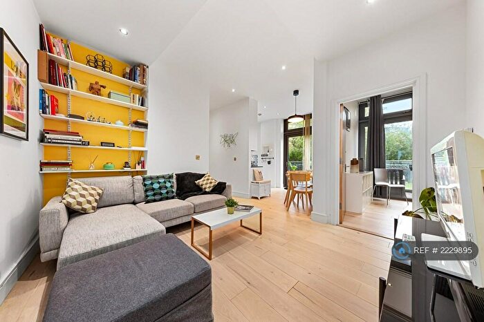 2 Bedroom Flat To Rent In The Crescent, London, SE8