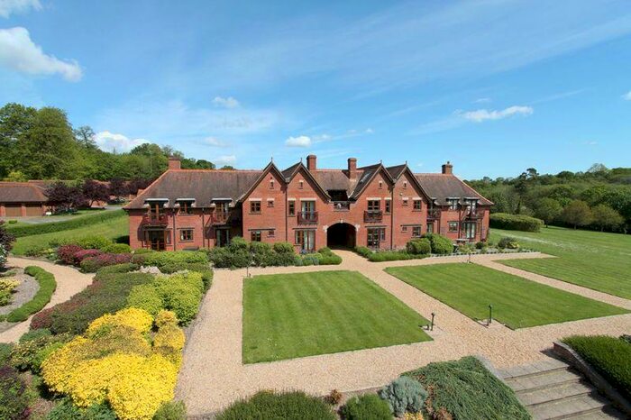 3 Bedroom Flat To Rent In Enton Lane, Godalming, GU8