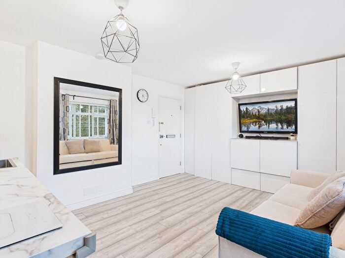 1 Bedroom Flat For Sale In Haversham Court, Greenford, UB6