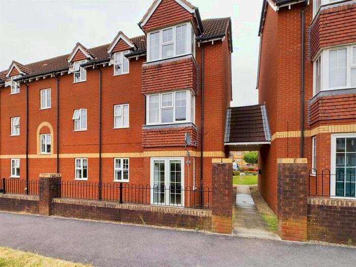 2 Bedroom Flat To Rent In Arthurs Close, Emersons Green, Bristol, BS16