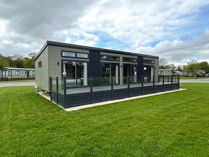 2 Bedroom Mobile/park Home For Sale In Llanfair Caereinion, Welshpool, Powys, SY21