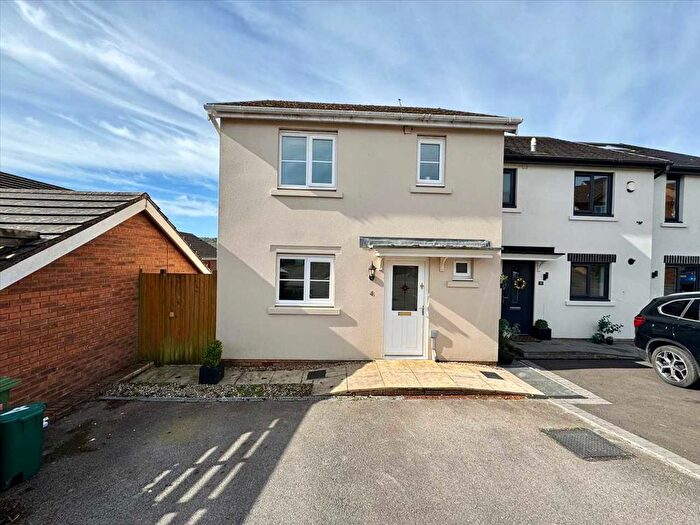 3 Bedroom Semi-Detached House For Sale In The Meadows, Porth, CF39