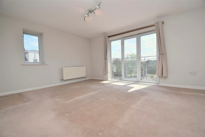 2 Bedroom Flat To Rent In Macarthur Close, Erith, DA8