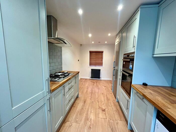 2 Bedroom Cottage To Rent In Grove Lane, Didsbury, M20