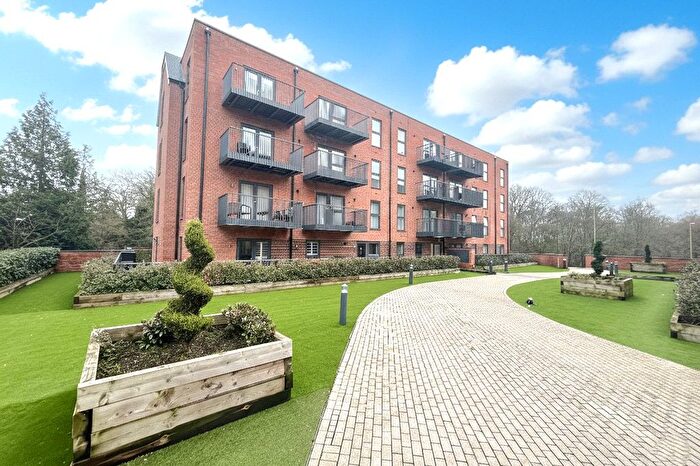1 Bedroom Flat For Sale In Station Road, Hook, Hampshire, RG27