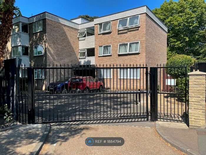 3 Bedroom Flat To Rent In Greenway Court, Ilford, IG1