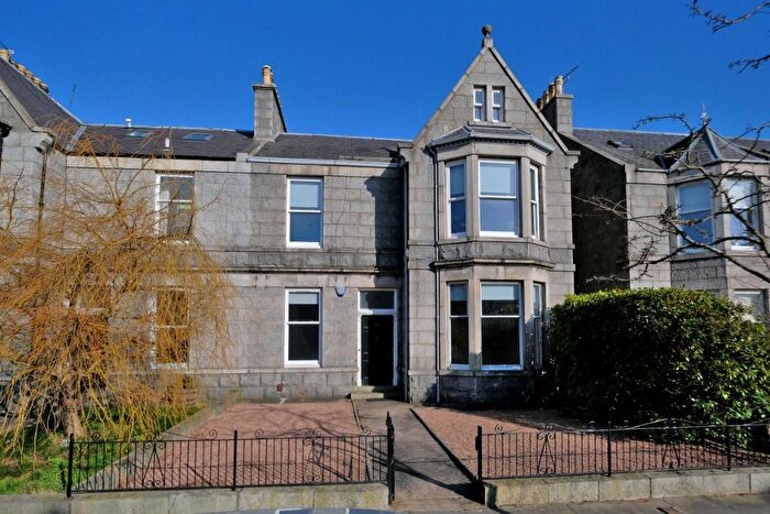 3 Bedroom Flat To Rent In Blenheim Place, West End, Aberdeen, AB25