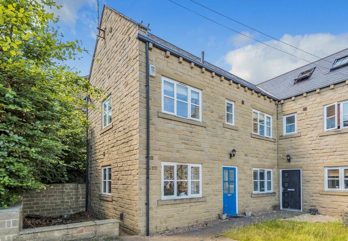 3 Bedroom Town House To Rent In Kirkham Street, Rodley, Leeds, LS13