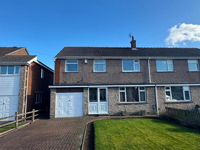 4 Bedroom Semi Detached House For Sale In Healey Wood Road, Brighouse, HD6