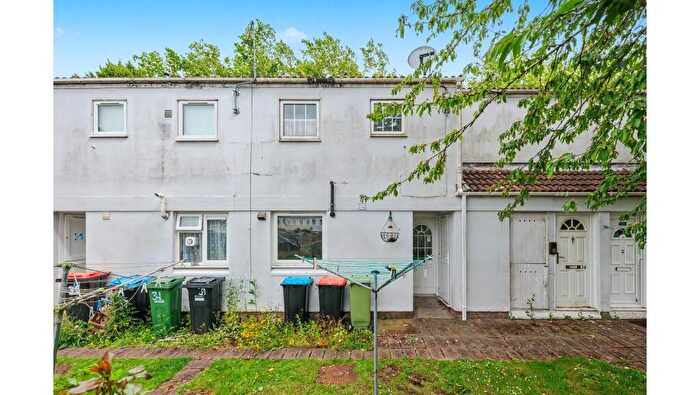 1 Bedroom Flat For Sale In Walshs Manor, Stantonbury, Milton Keynes, Buckinghamshire, MK14